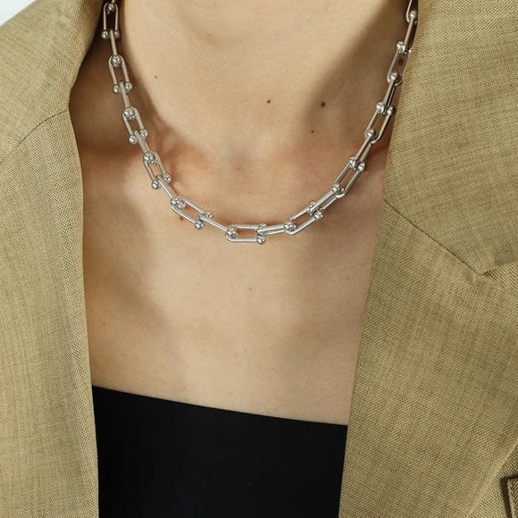 Hardware Graduated Silver Chain Link Necklace and Bracelet Set - Picture 2 of 3